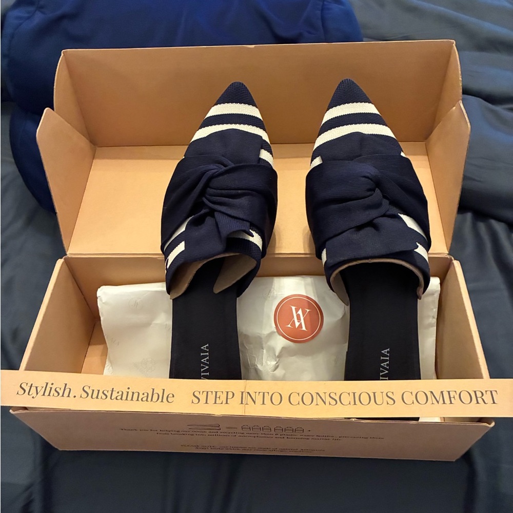 VIVAIA Navy and White Knotted Bow Mules - Picture 2 of 7